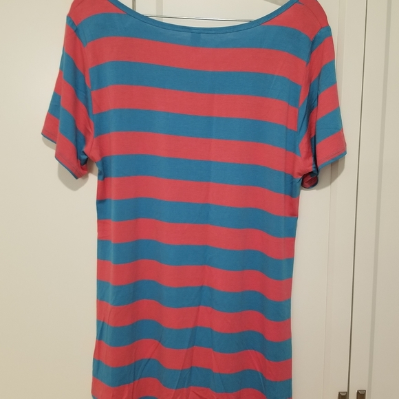 LuLaRoe classic tee. - Picture 4 of 7